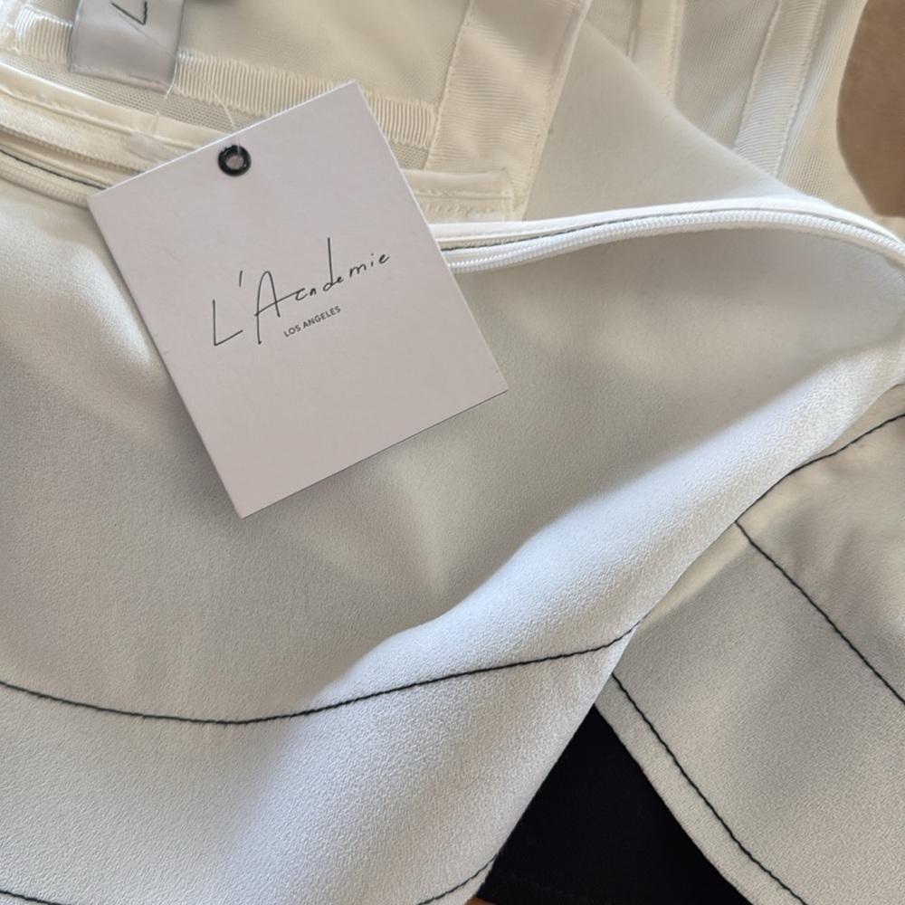 Vera Top in White by
L'ACADEMIE - Picture 11 of 14
